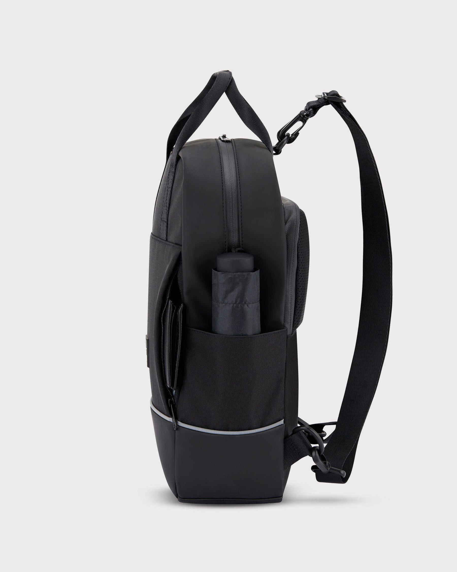 Schwarzer Johnny Urban Rucksack 'Jona Medium' mit Seitenfach für Flasche, seitliche Reflektoren und gepolstertem Rücken