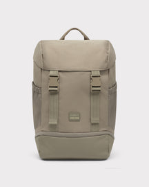 Beiger, ergonomischer Rucksack 'Nico' von Johnny Urban mit Klappe und zwei Schnallen