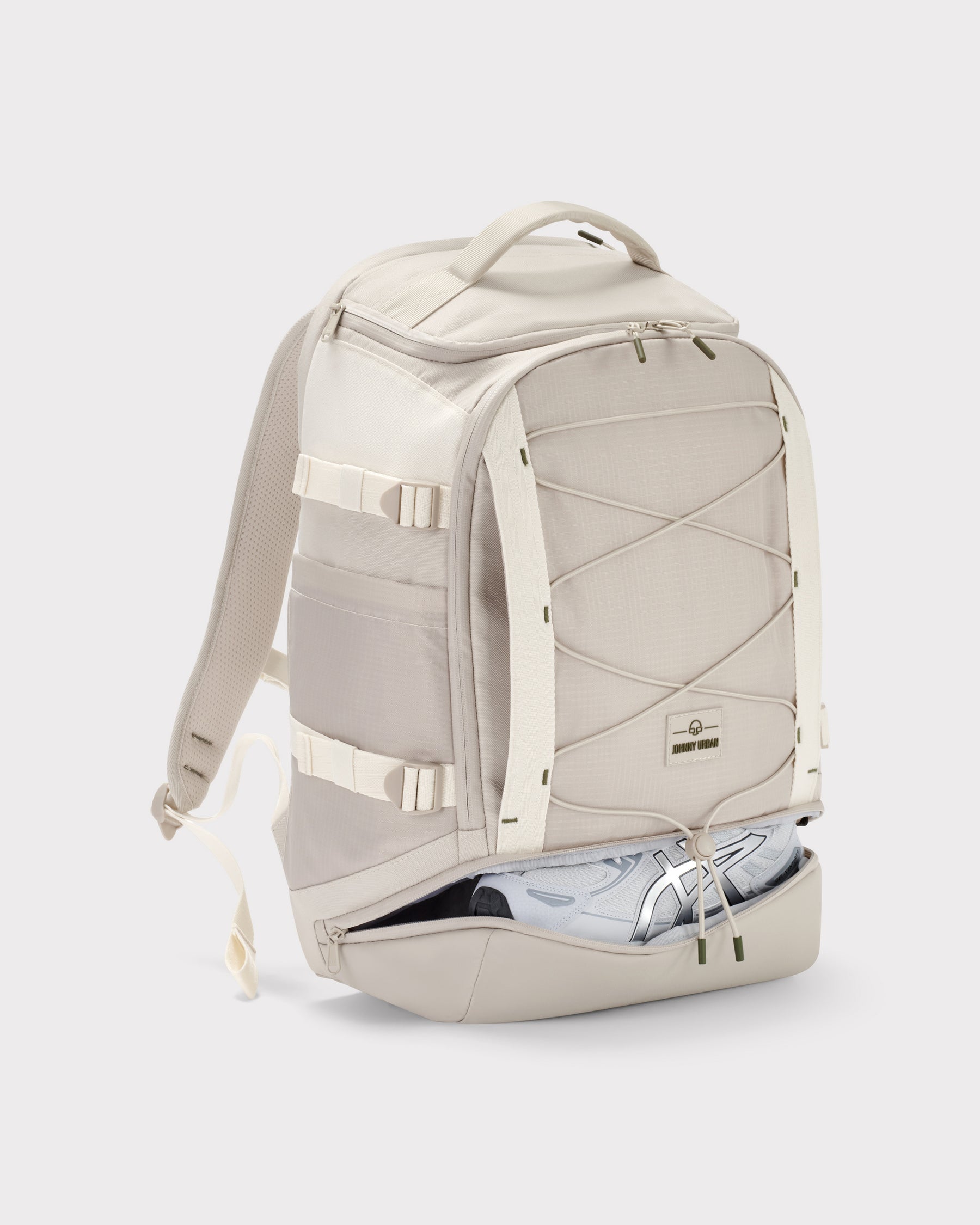 Beiger Johnny Urban Rucksack 'Jack' mit Schuhfach am Boden, seitlichen Taschen und elastischem Frontnetz