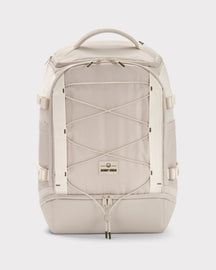 Beiger Rucksack 'Jack' von Johnny Urban mit Frontkordel und mehreren Reißverschlüssen