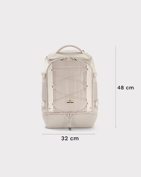 Beiger Rucksack 'Jack' von Johnny Urban mit Frontzugband und zwei seitlichen Schnallen, 48 x 32 cm