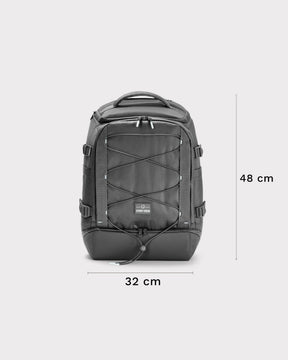Großer grauer Rucksack 'Jack' von Johnny Urban mit Kordel an der Vorderseite, Maße 48x32 cm