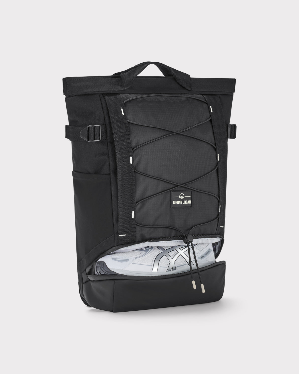 Schwarzer Johnny Urban Rucksack 'Harper' mit Schuhfach, zylindrisches Design, mit grauem Sportschuh im Fach