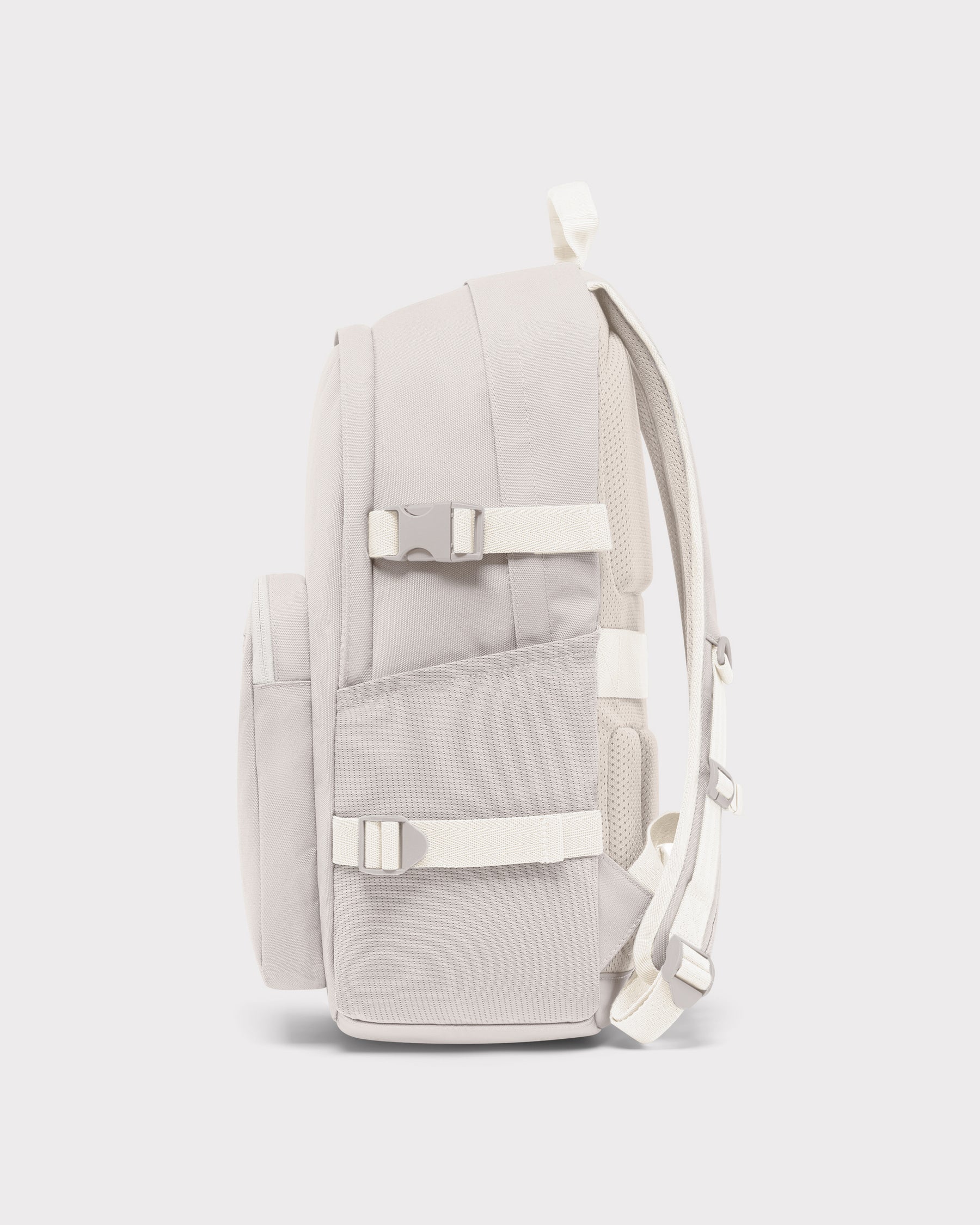 Sandfarbener Rucksack 'Lian' mit seitlicher Tasche und verstellbaren Gurten