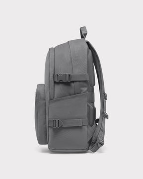 Rucksack Lian in dunkelgrauer Farbe mit seitlichen Taschen und verstellbaren Schulterriemen