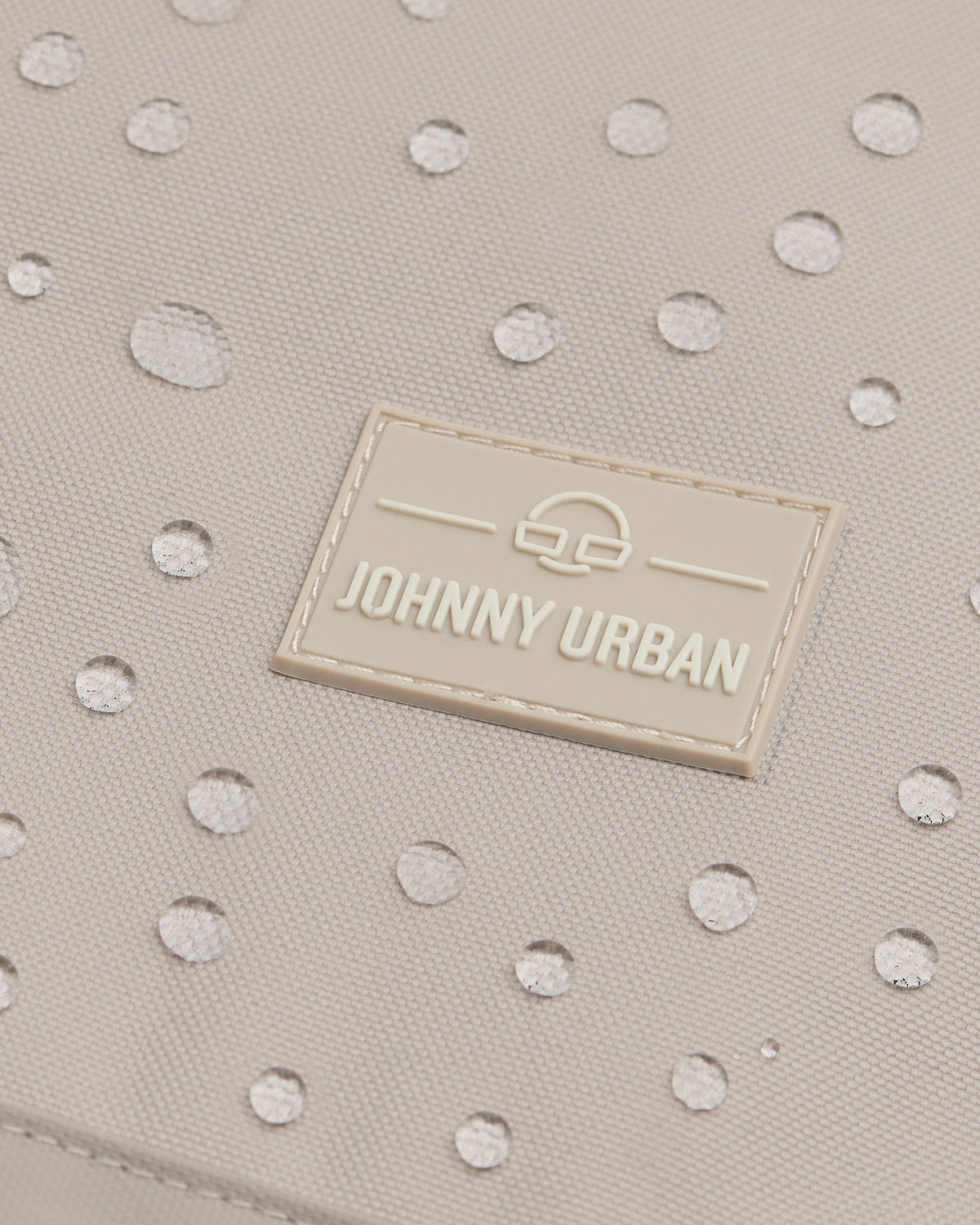 Beige Johnny Urban Rucksack Neo mit wasserabweisender Oberfläche und Logo-Patch