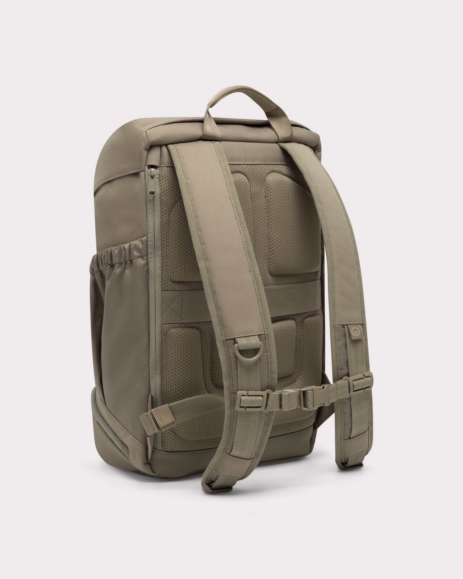Rucksack 'Nico' von Johnny Urban in Taupe mit gepolsterten Rücken- und Schultergurten