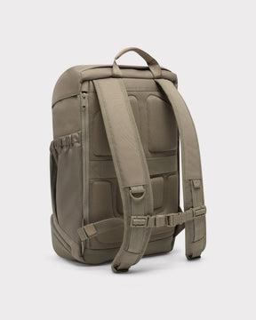 Rucksack 'Nico' von Johnny Urban in Taupe mit gepolsterten Rücken- und Schultergurten