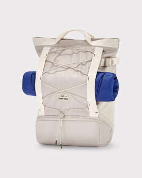 Beiger Johnny Urban Rucksack Modell 'Harper' mit seitlich befestigter blauer Yogamatte