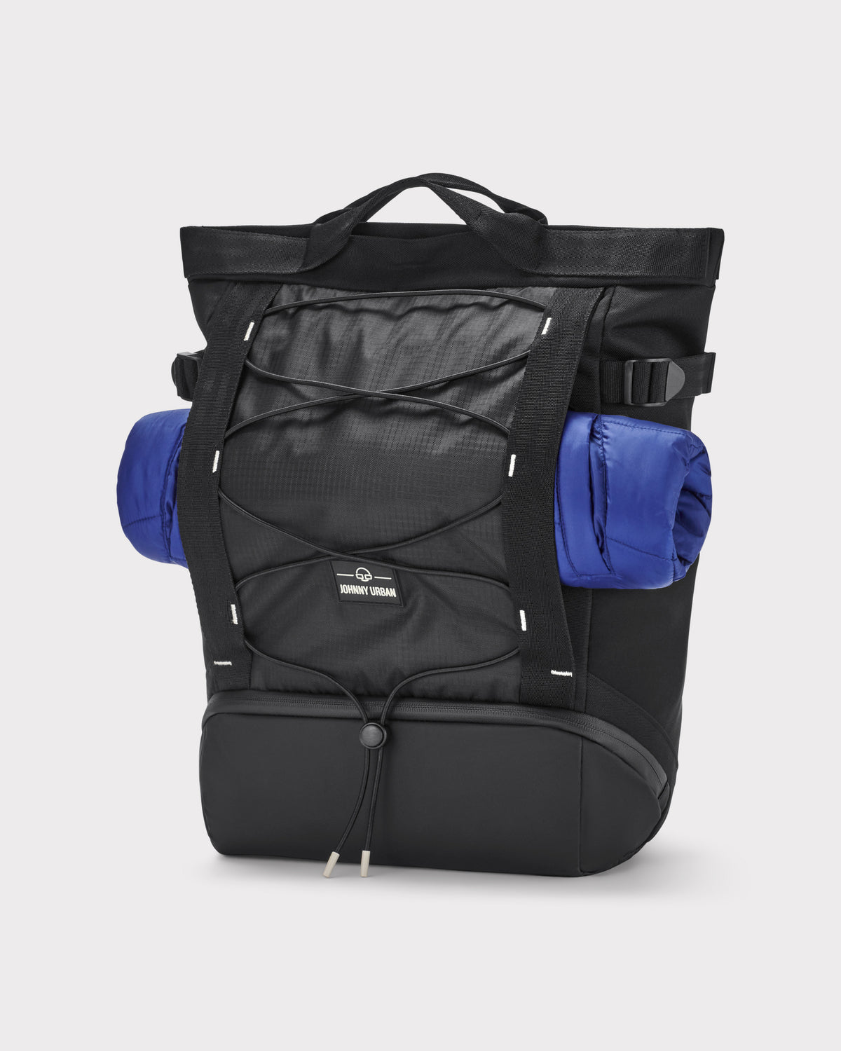 Schwarzer Johnny Urban Rucksack 'Harper' mit seitlich befestigter blauer Yogamatte und elastischem Spanngurt