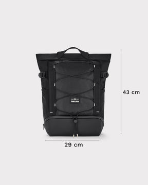Schwarzer Damenrucksack 'Harper' von Johnny Urban mit Zugband und Frontfach, Maße 43x29 cm
