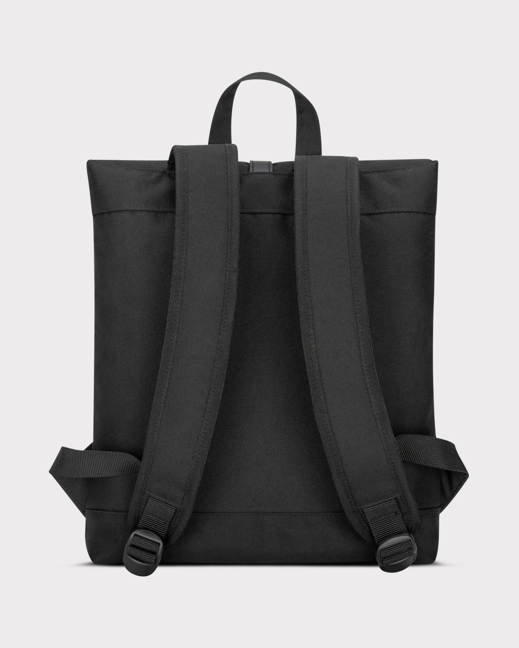 Schwarzer Damenrucksack 'Mia' von Johnny Urban mit verstellbaren Schultergurten
