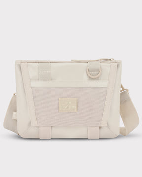 Beige Umhängetasche 'Avery' von Johnny Urban mit flexiblem Netzfach und verstellbarem Schultergurt
