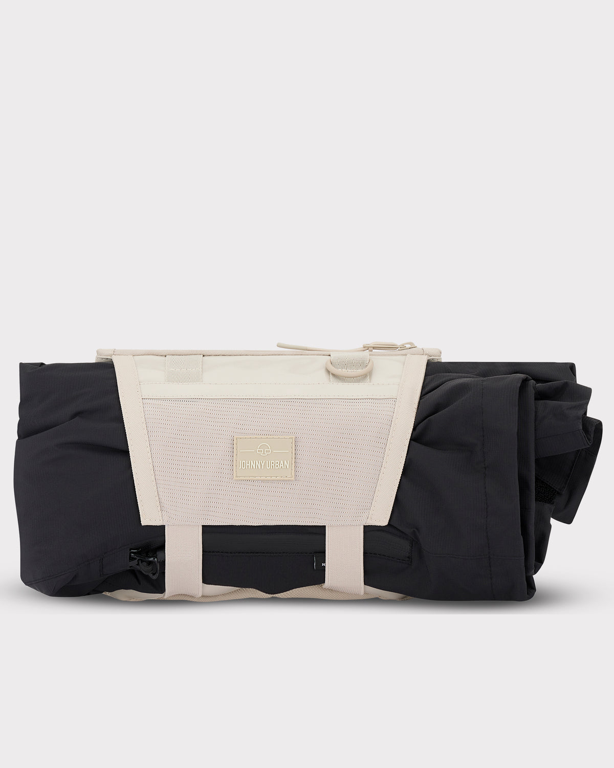 Beige-schwarze Umhängetasche 'Avery' von Johnny Urban, funktional und gerollt