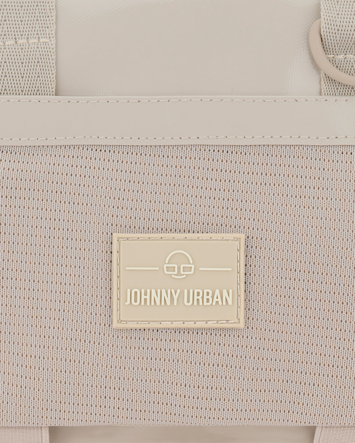 Beige Umhängetasche 'Avery' von Johnny Urban aus strukturiertem Material mit Logo-Patch vorne