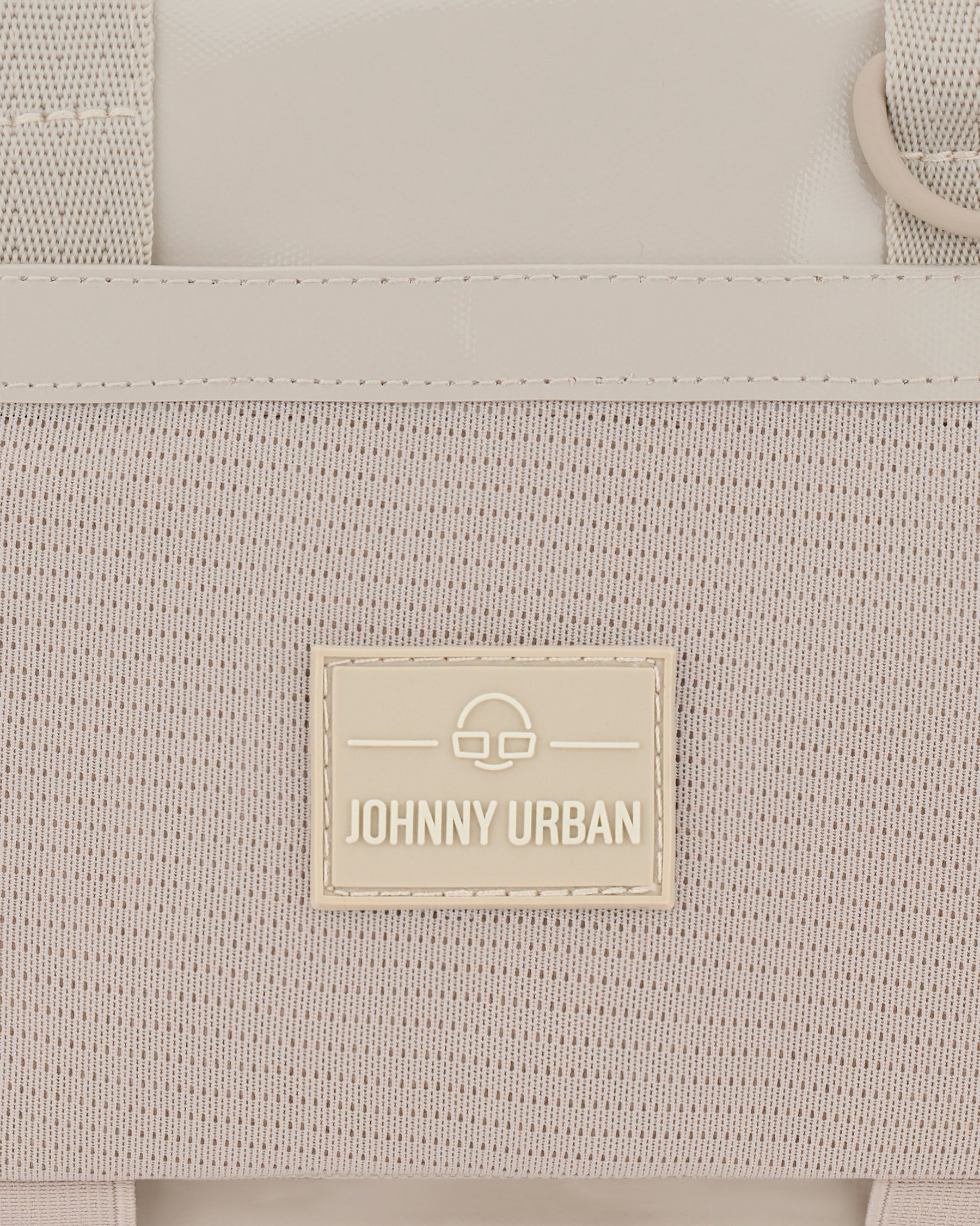Beige Umhängetasche 'Avery' von Johnny Urban aus strukturiertem Material mit Logo-Patch vorne