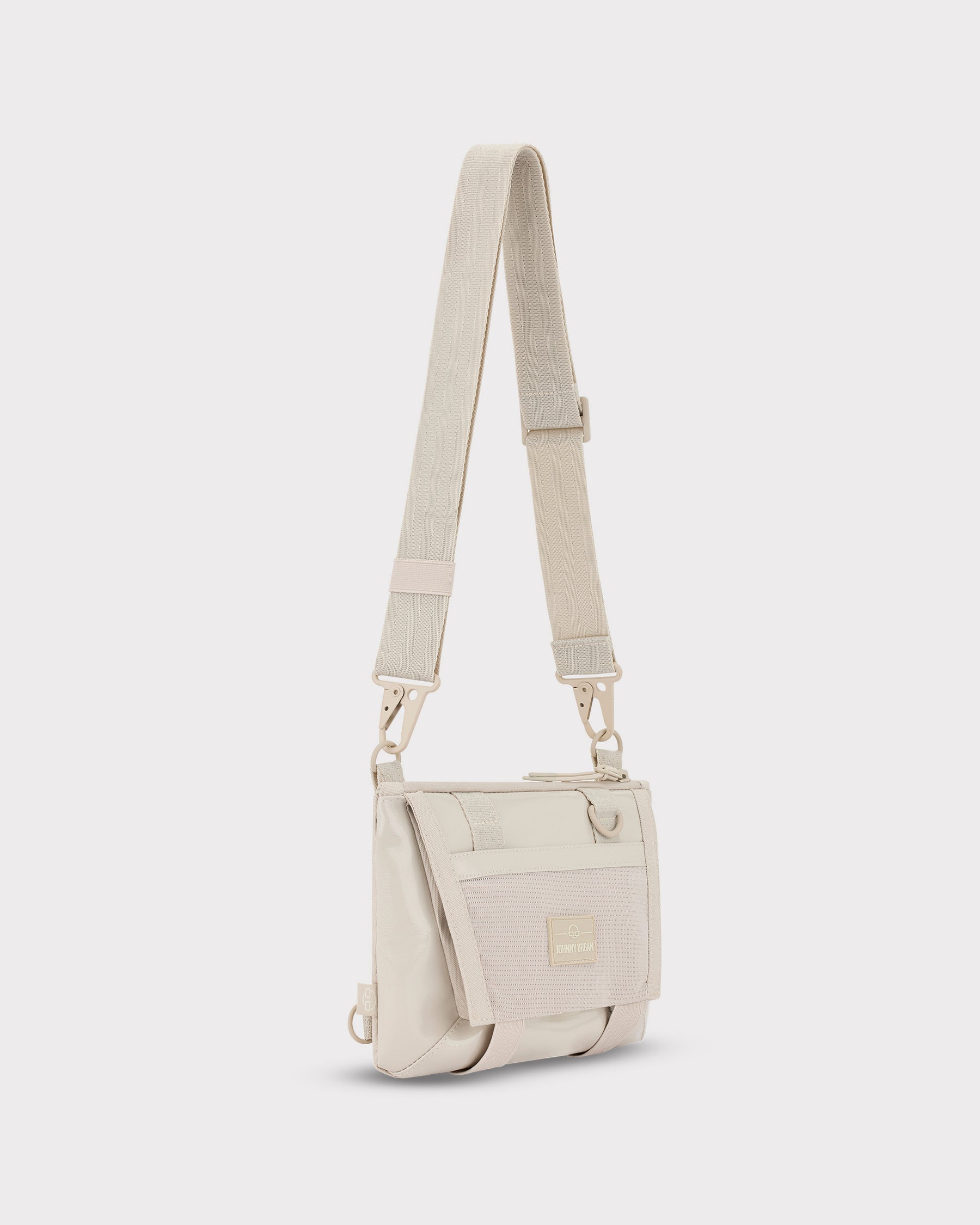 Beige Umhängetasche 'Avery' von Johnny Urban mit verstellbarem Schultergurt und Fronttasche