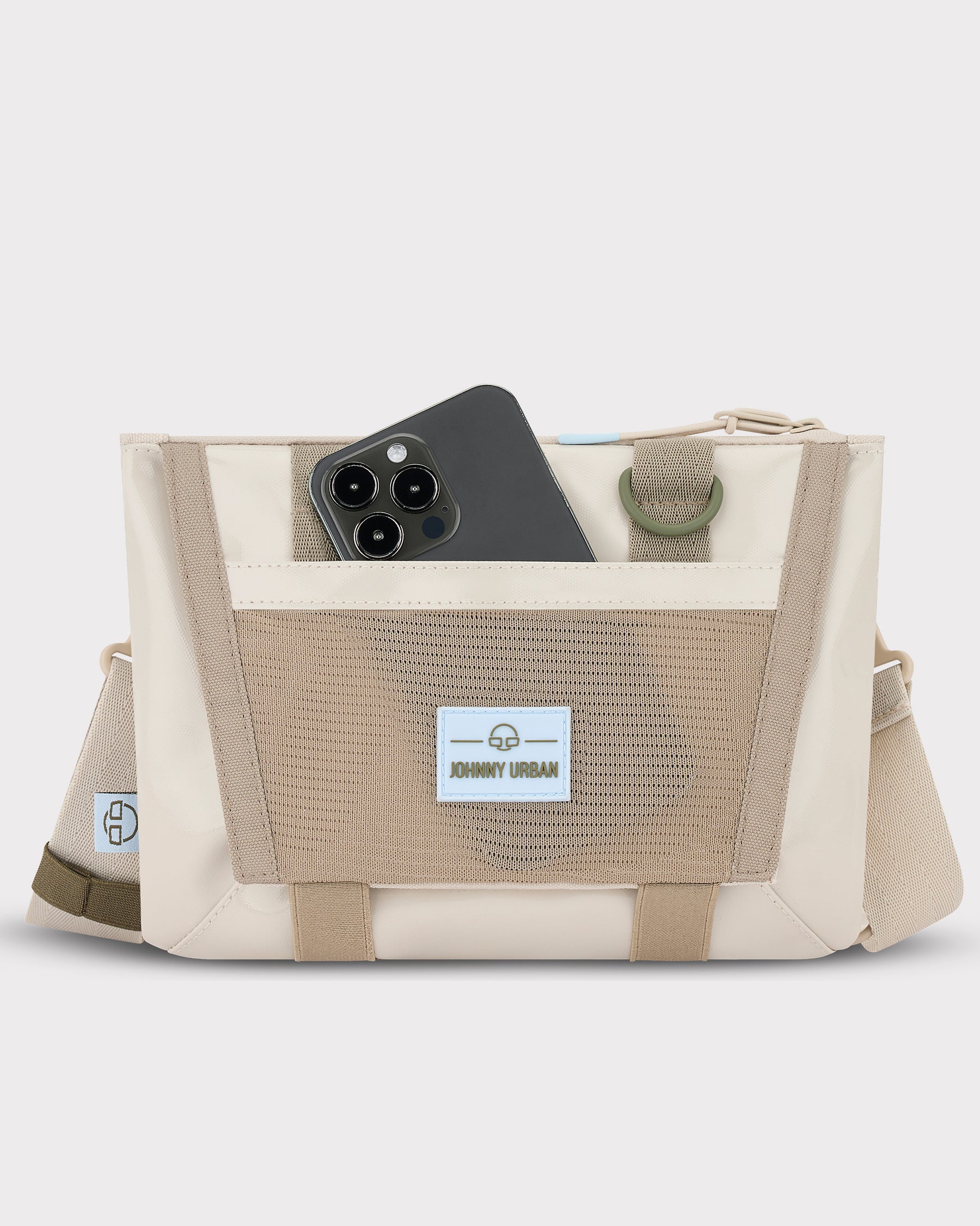 Beige Umhängetasche 'Avery' von Johnny Urban mit Netzvortasche und Smartphone darin