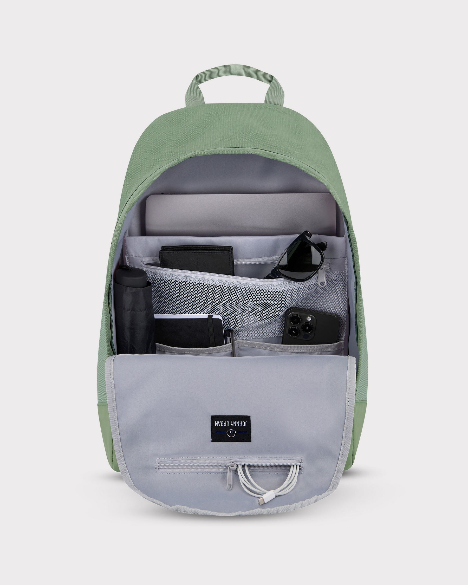 Geöffneter sage-grüner Rucksack 'Neo' mit Laptop, Sonnenbrille, Smartphone, Notizbuch, Geldbörse und Wasserflasche