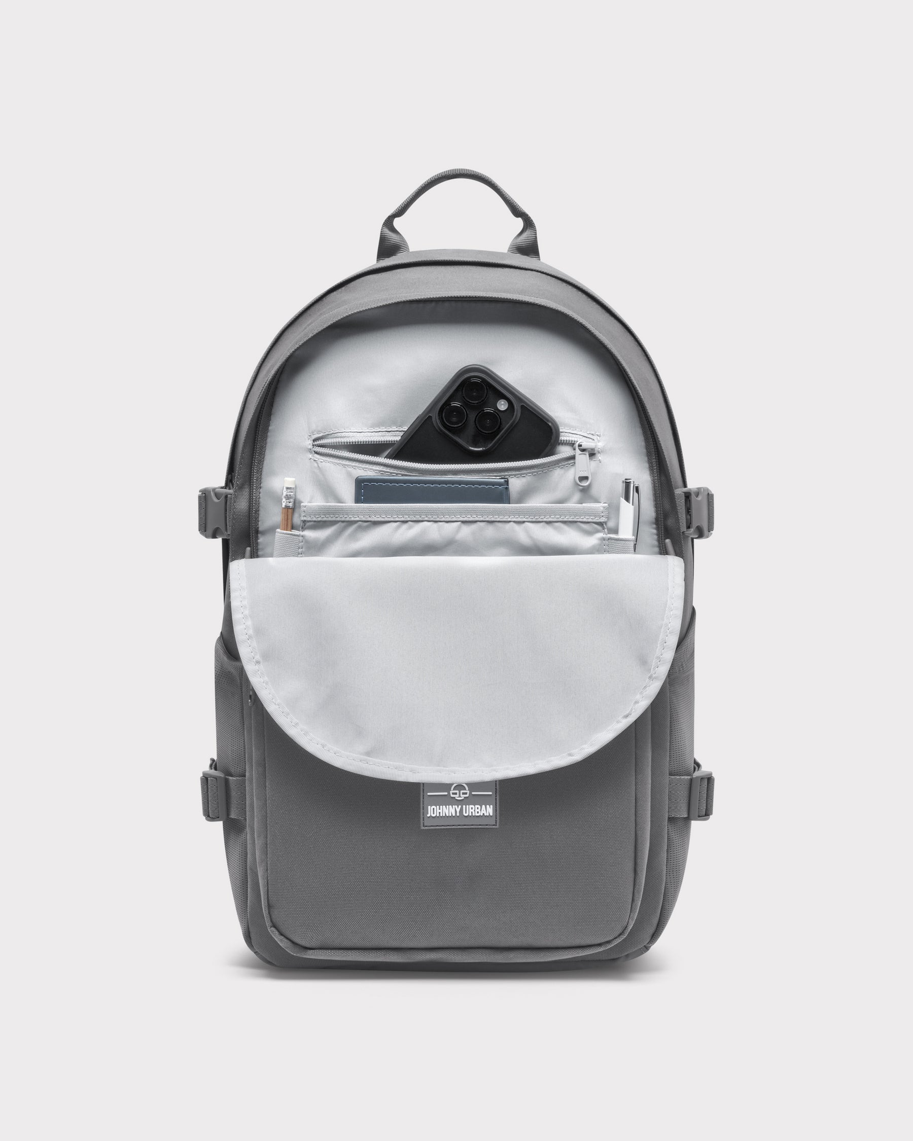 Ergonomischer Johnny Urban Rucksack 'Lian' in Dunkelgrau mit geöffneter Vordertasche und Smartphone, Stift und Notizbuch darin