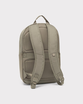 Ergonomischer Schulrucksack 'Mo' in desert-grey mit gepolsterten, verstellbaren Schultergurten und atmungsaktivem Rückenpolster
