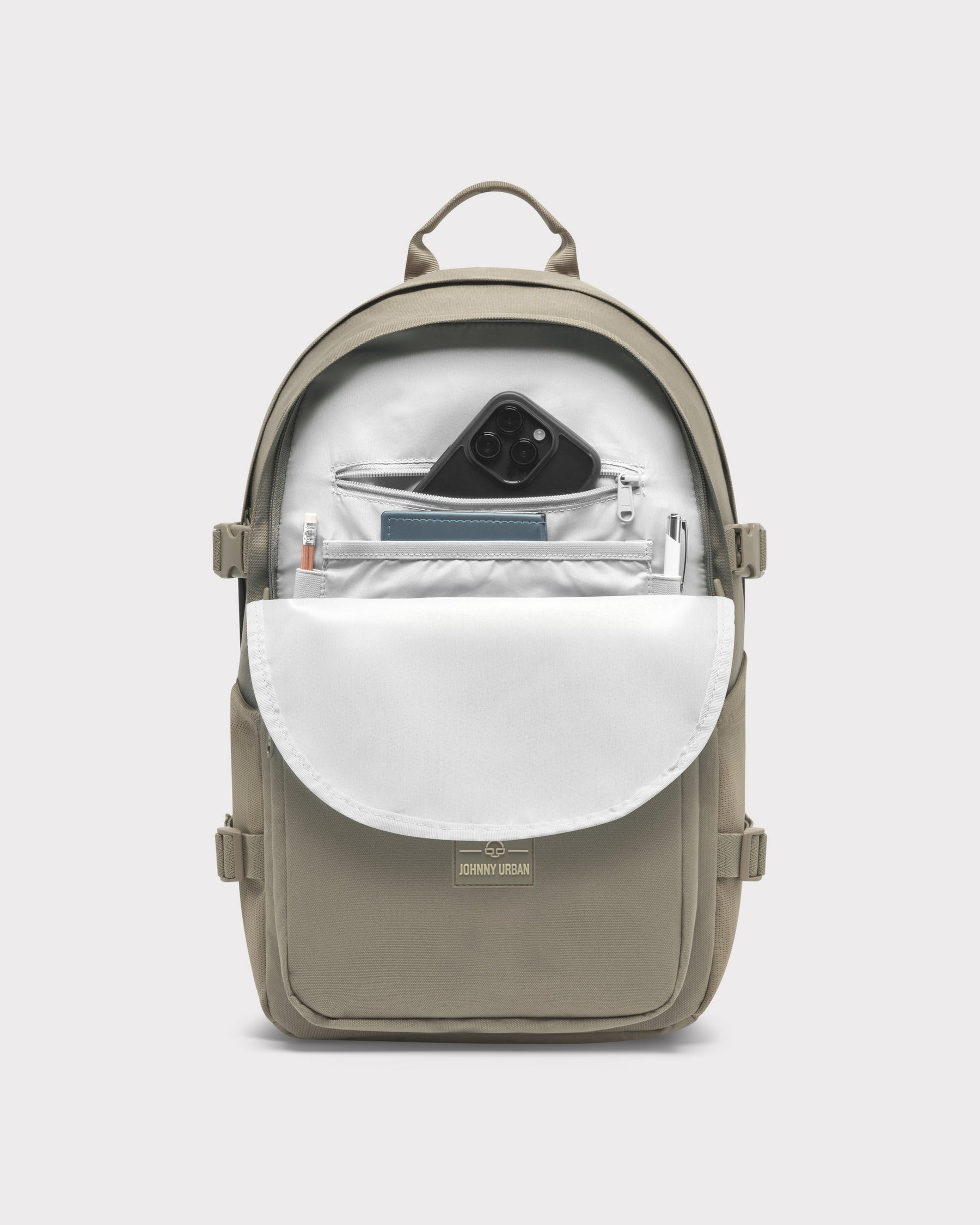 Desert-grauer ergonomischer Schulrucksack 'Lian' von Johnny Urban mit geöffnetem Hauptfach und organisierter Innentasche mit Handy und Stiften