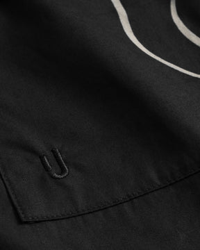 Schwarzes Detail des Johnny Urban Shirts aus der Set 'Spencer' mit eingesticktem 'U'