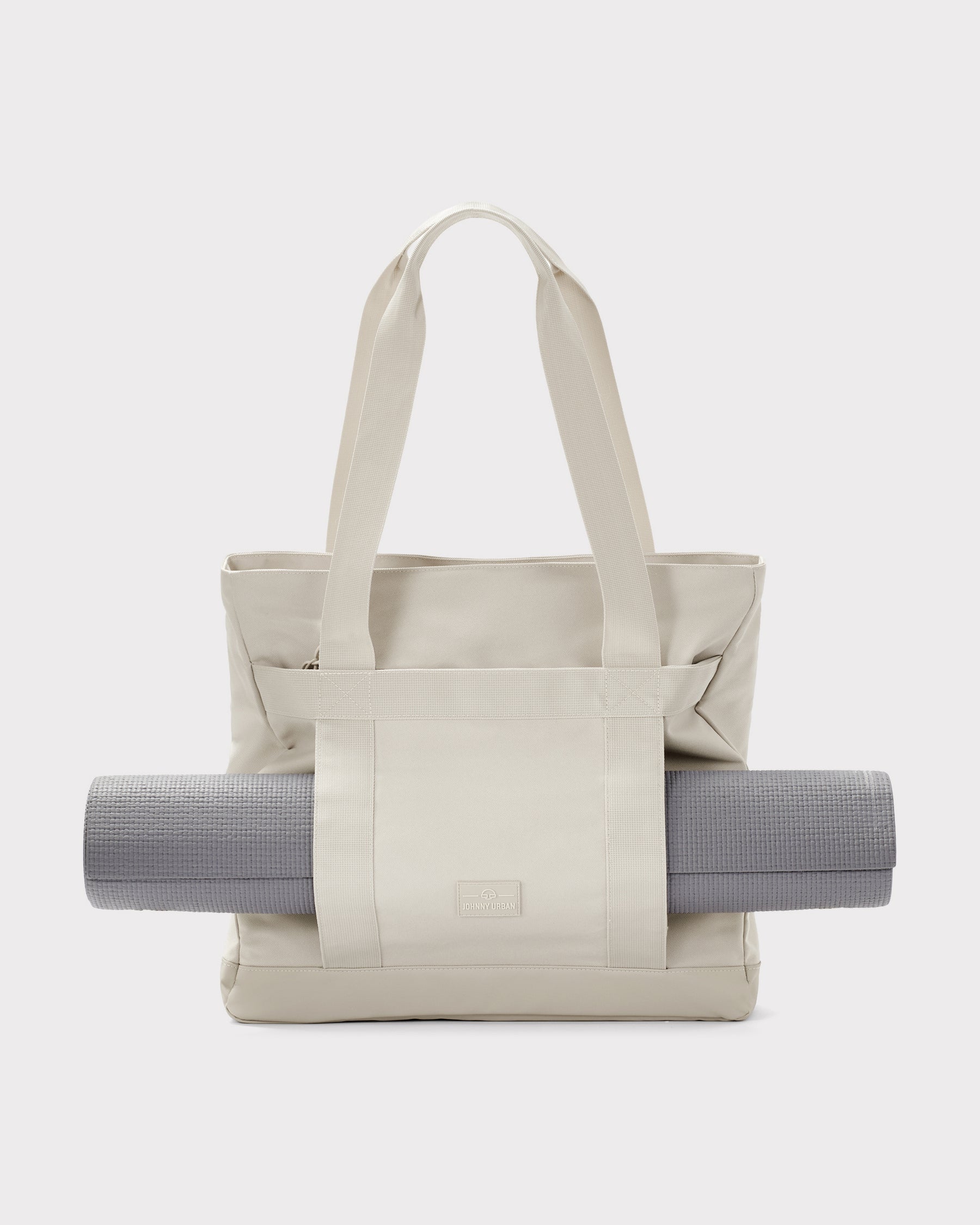 Sandfarbener Shopper 'Kim' von Johnny Urban mit außen befestigter grauer Yogamatte aus Textil