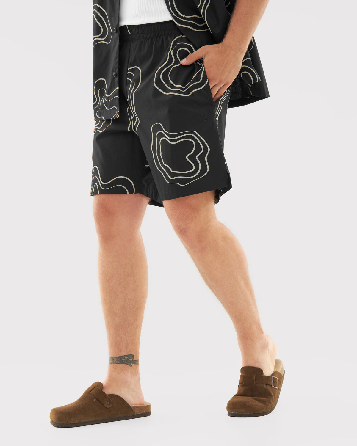 Schwarze Herren-Shorts mit weißem Muster aus dem Set 'Spencer'