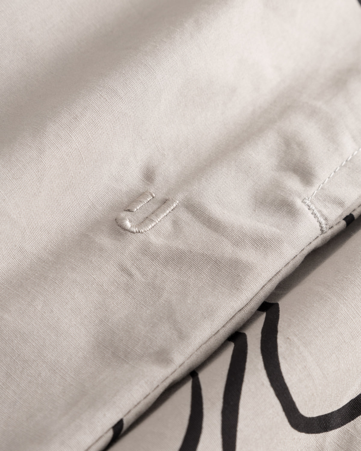 Sandfarbene Shorts 'Spencer' mit dezenter gestickter 'JU'-Initiale