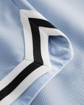 Hellblaue Shorts aus atmungsaktivem Mesh mit weiß-schwarzem elastischem Bund aus dem Set 'Parker'