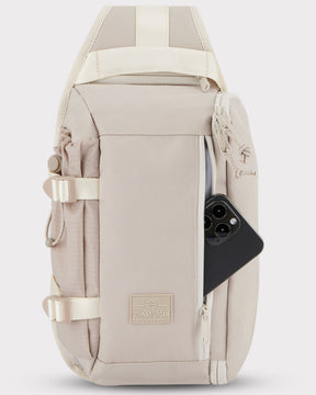 Beige Sling Bag 'Charlie' von Johnny Urban mit Reißverschlusstasche und Smartphone