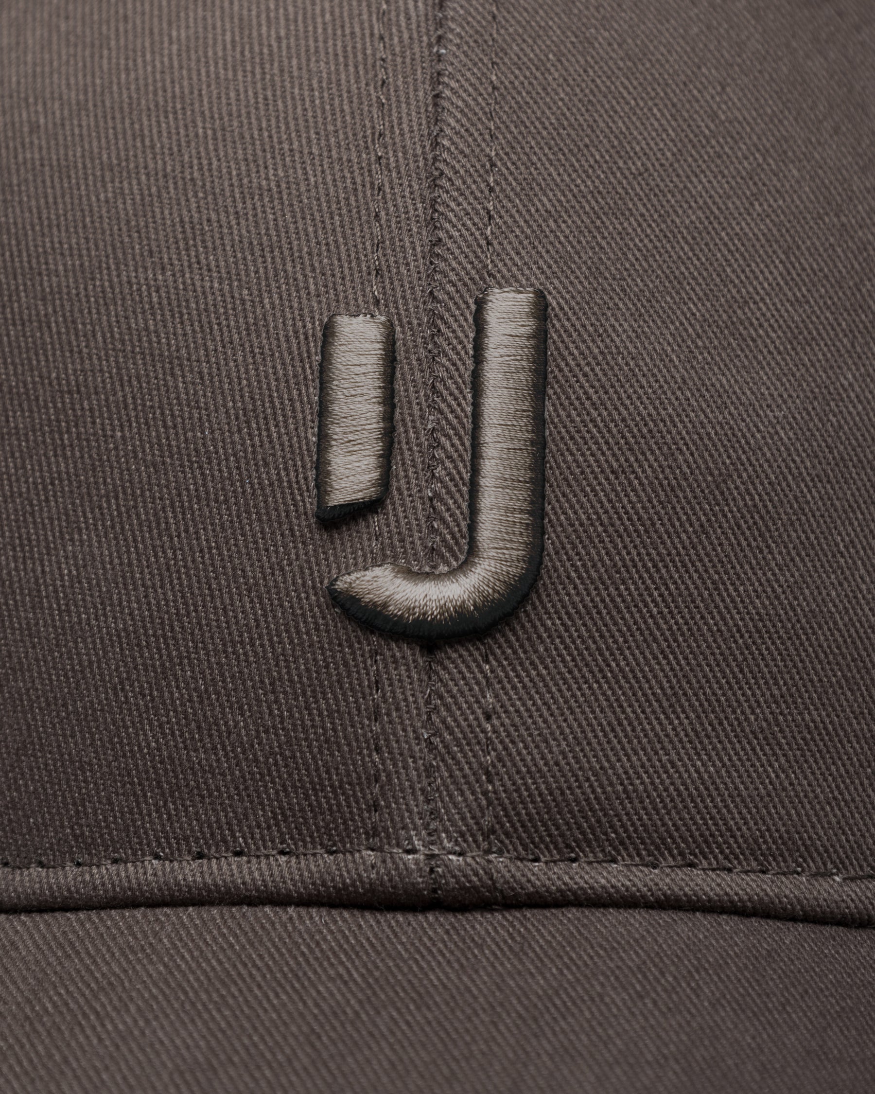 Dunkelgraue Snapback Cap 'Jason' aus Baumwolle mit schwarzem gesticktem Logo