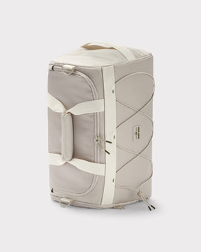 Beige Duffle Bag 'Shawn Medium' von Johnny Urban mit Tragegriffen, Reißverschlüssen und elastischem Kordelnetz