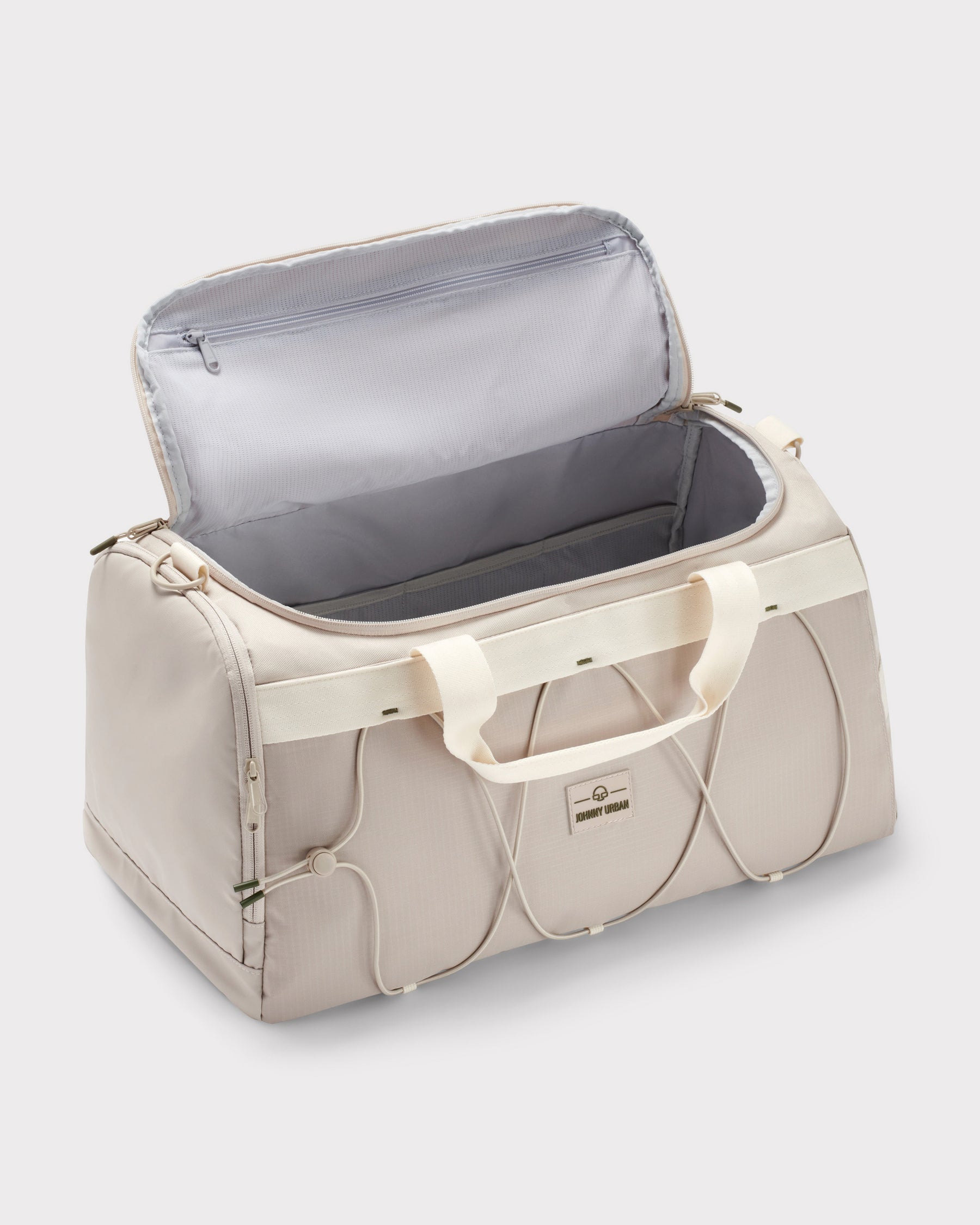 Johnny Urban Duffle Bag 'Shawn Medium' in Sandfarbe mit offenem Hauptfach und Reißverschlusstasche innen