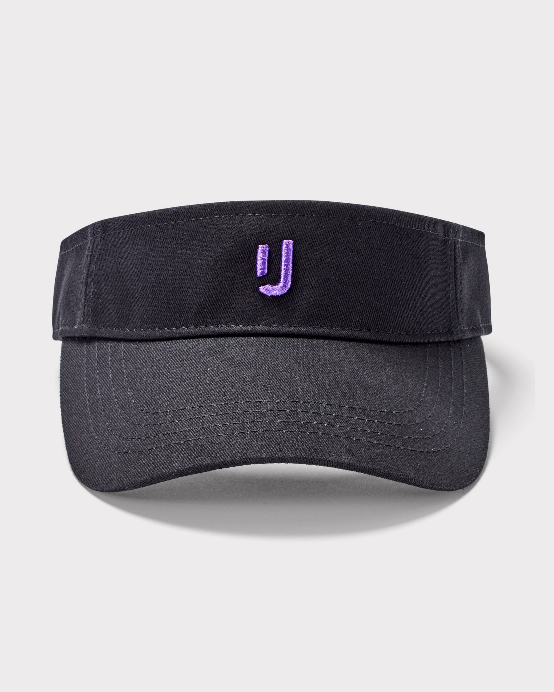 Schwarzes Sun Visor 'Terry' mit lila gesticktem 'J' auf der Vorderseite