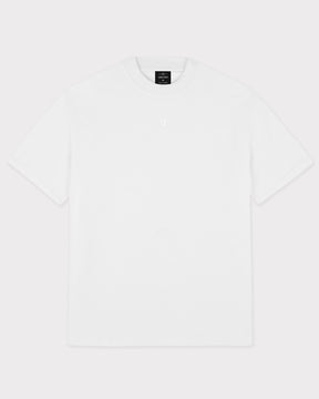 Weißes oversized T-Shirt 'Sammy Butterfly' von Johnny Urban mit kleinem Logo am Hals