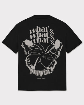 Schwarzes T-Shirt Johnny Urban mit großem grauem Schmetterlingsdruck und Text 'what's poppin?' auf der Rückseite