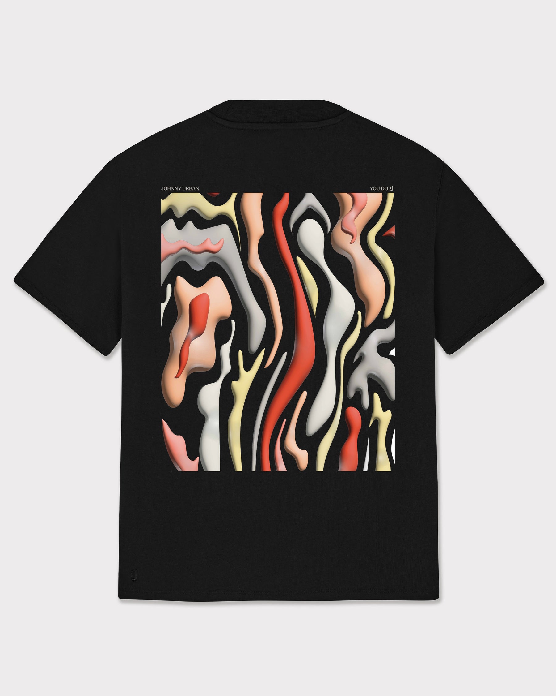 Schwarzes Oversize-T-Shirt 'Sammy Lava' mit abstraktem, fließendem, mehrfarbigem Muster auf dem Rücken und kleinem weißen Schriftzug
