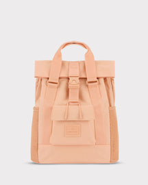 Peachfarbener Tagesrucksack 'Jules' von Johnny Urban mit Tragegriff, Fronttasche und seitlichen Mesh-Fächern