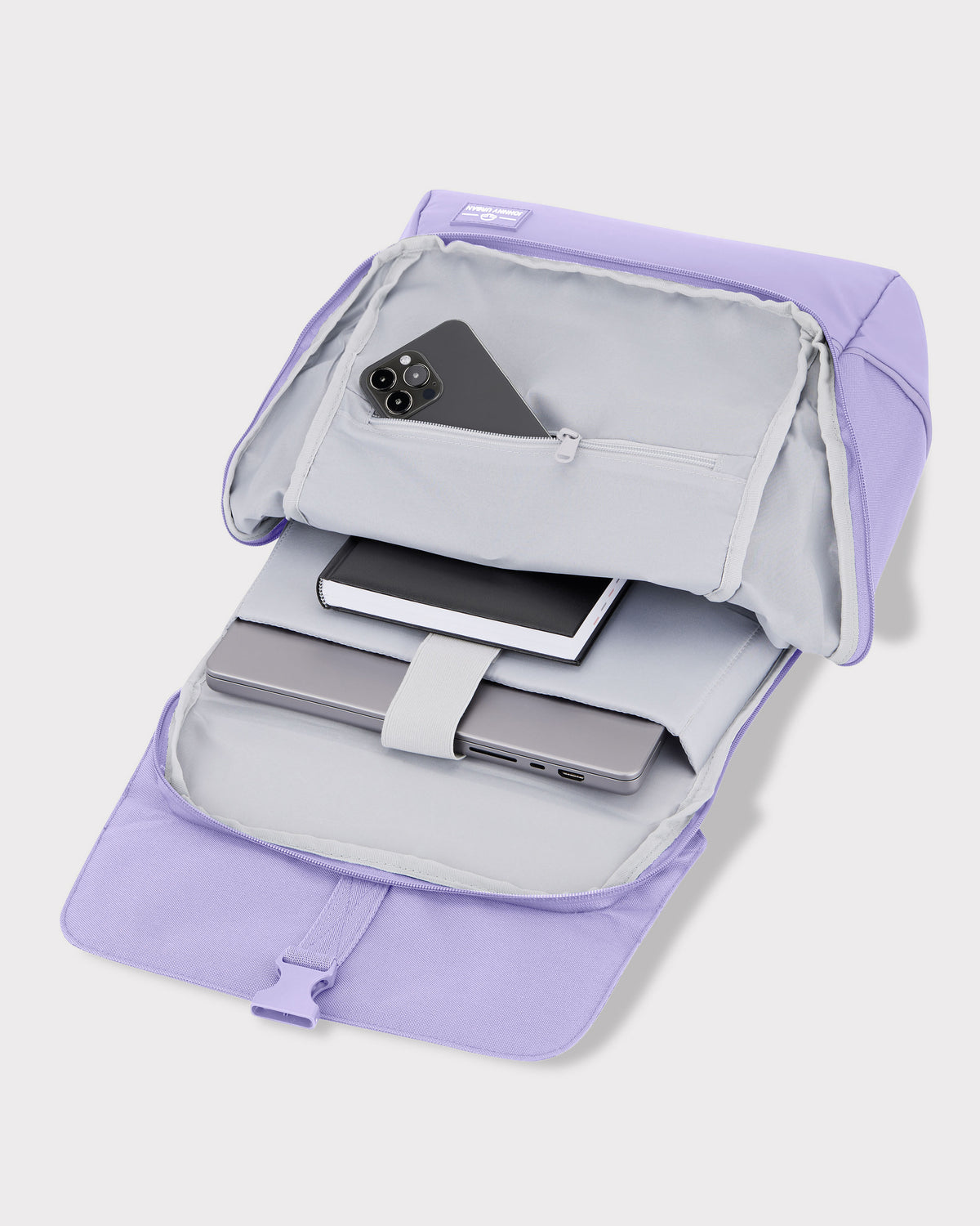 Offener lila Tagesrucksack 'Mika' mit Laptopfach, Smartphone und Notizbuch im Inneren