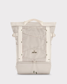 Beiger Tagesrucksack 'Harper' von Johnny Urban mit Kordelzug vorne und Tragegriff