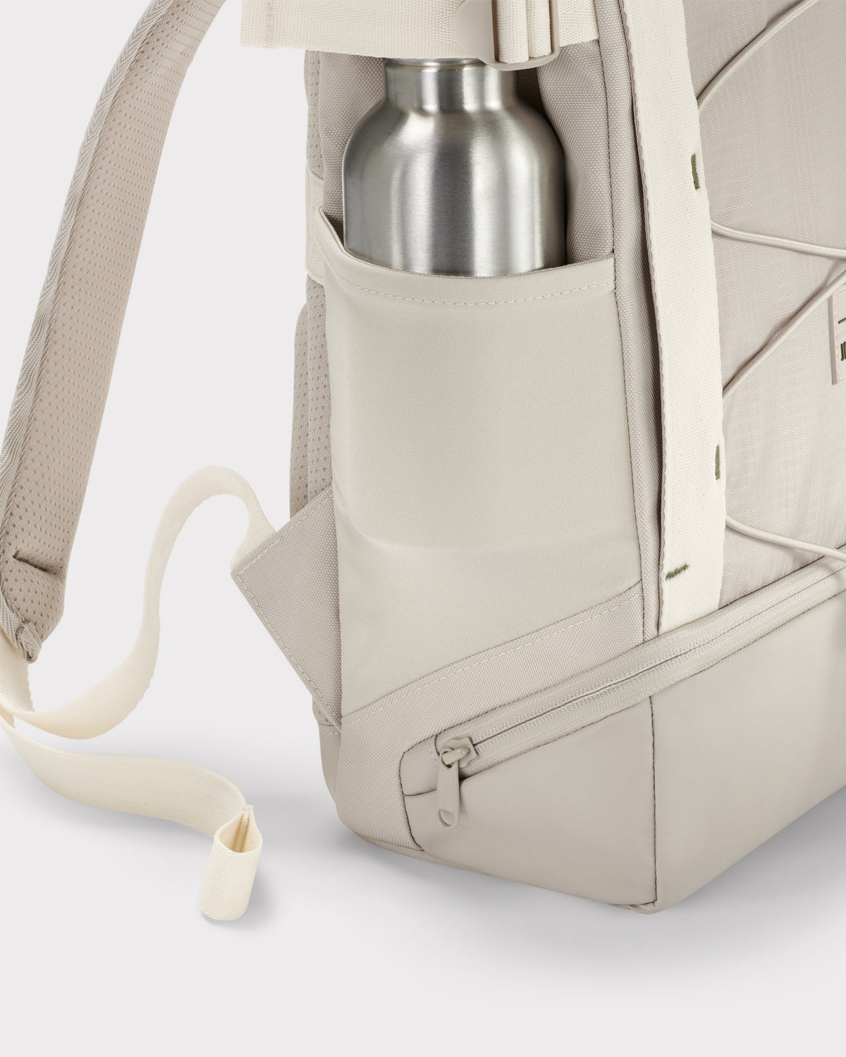 Beiger Johnny Urban Tagesrucksack 'Harper' mit seitlicher Tasche und Metallflasche