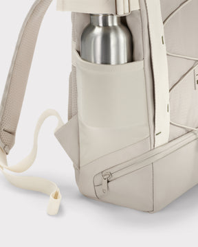Beiger Johnny Urban Tagesrucksack 'Harper' mit seitlicher Tasche und Metallflasche