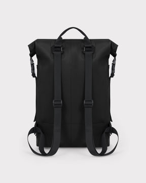 Schwarzer Rolltop Rucksack 'Myles' mit verstellbaren Trägern und Trageschlaufe von Johnny Urban