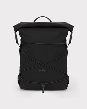 Schwarzer wasserfester Rolltop-Rucksack ‚Myles‘ von Johnny Urban mit elastischem Seil vorne