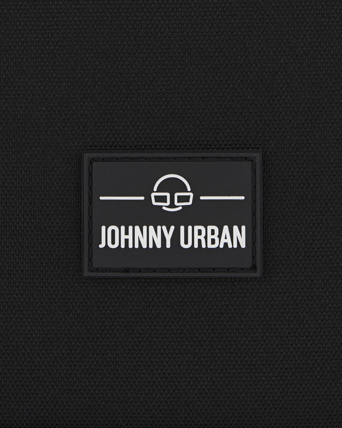 Johnny Urban Logo auf schwarzem nachhaltigem Tech Organizer Ted