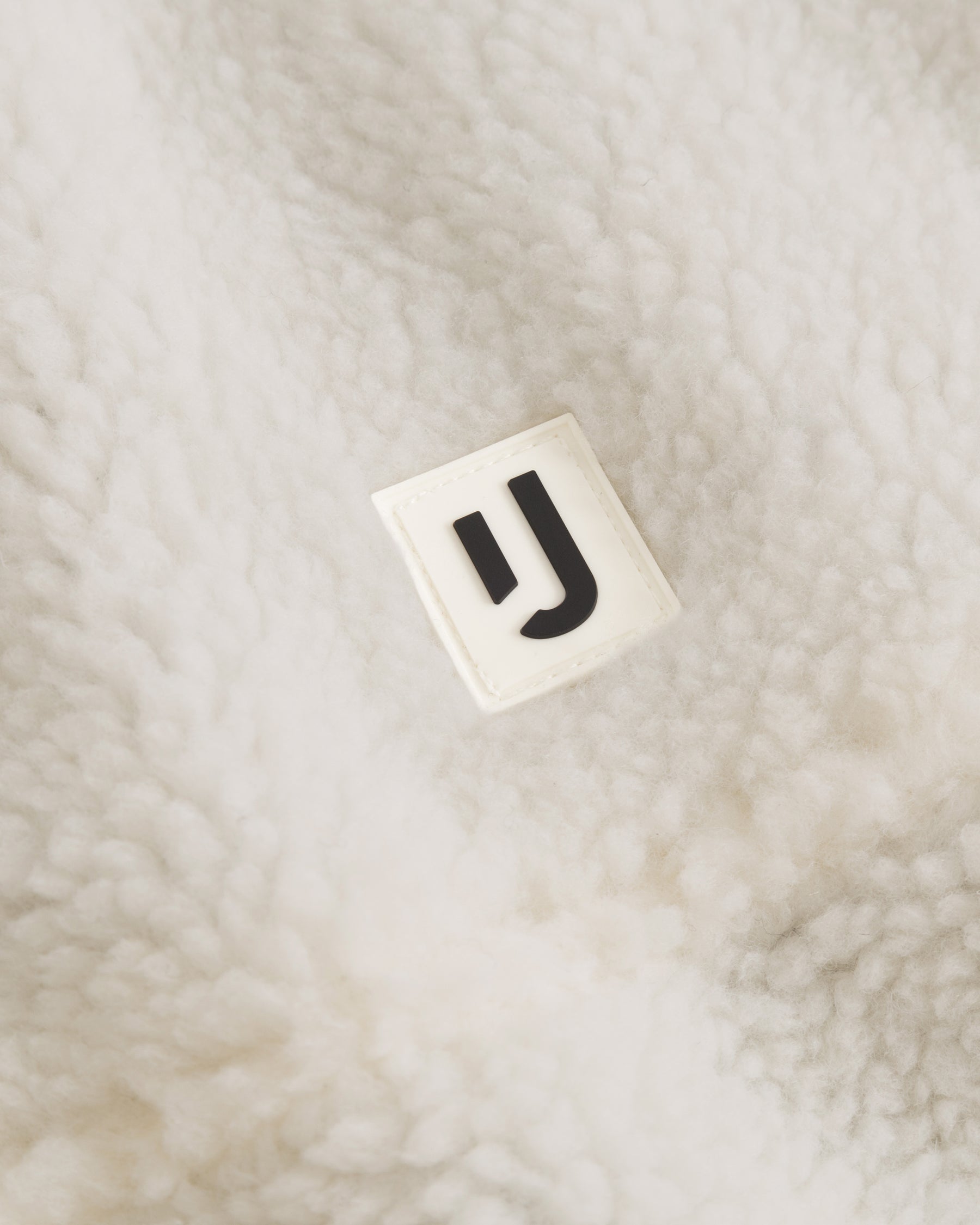 Cremefarbene Teddy Fleeceweste ‚Bryson‘ mit Johnny Urban Logo auf weichem Material