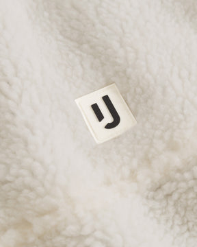 Cremefarbene Teddy Fleeceweste ‚Bryson‘ mit Johnny Urban Logo auf weichem Material