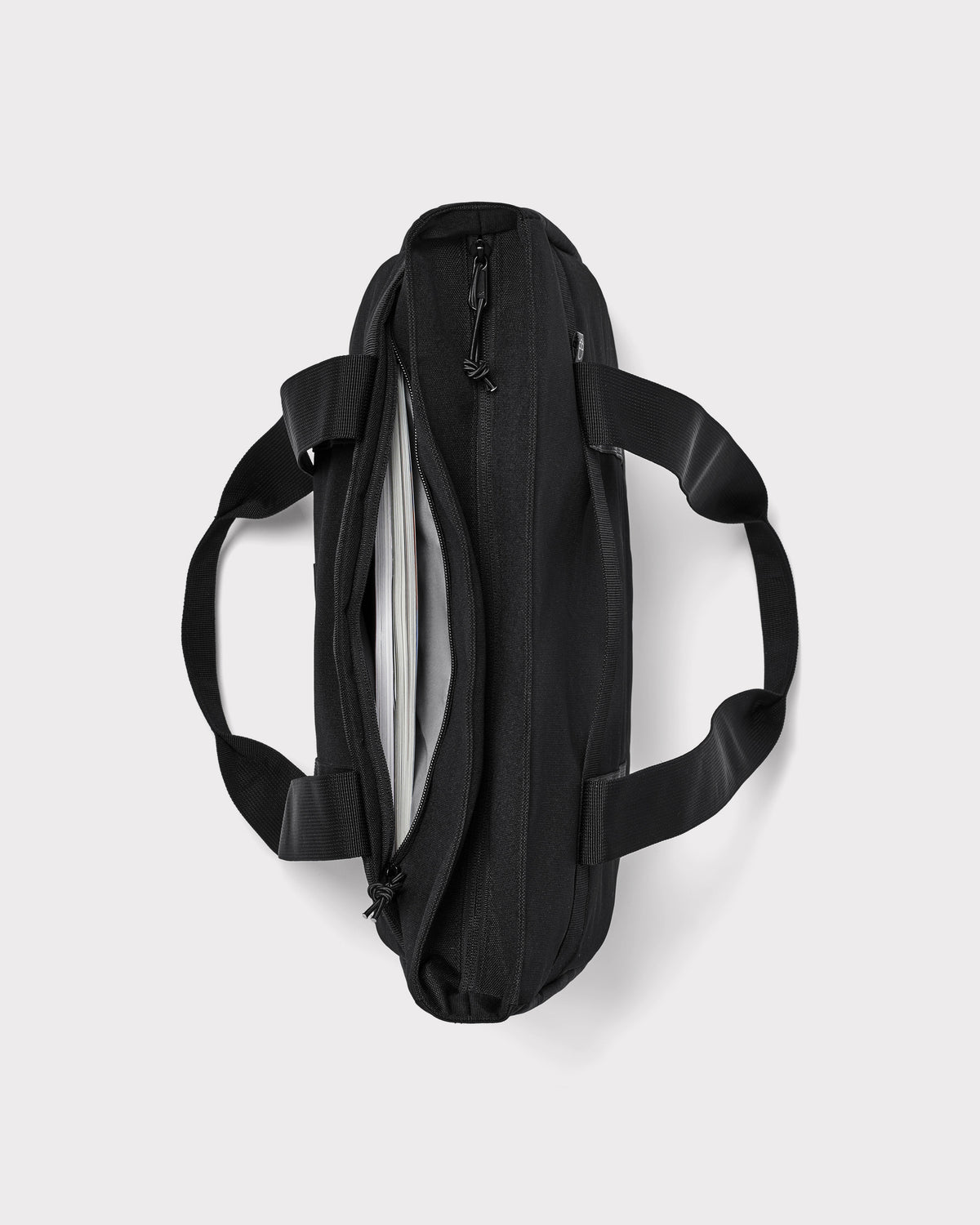 Große schwarze Shopper-Tasche von Johnny Urban mit offenem Hauptfach und Griffen, Ansicht von oben